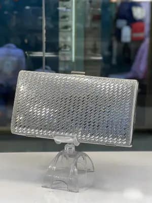 کیف کلاچ مجلسی نقره‌ای طرح بافت متالیک