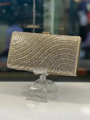 کیف کلاچ مجلسی نگین‌دار طرح موجی - رنگ طلایی